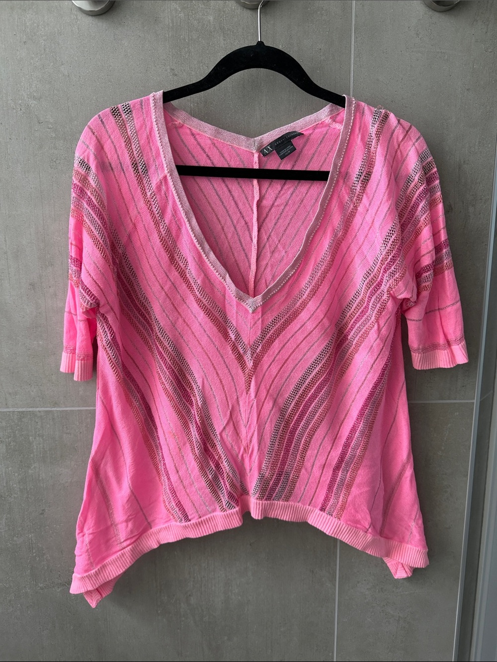 A/X Armani Exchange Pink V-Neck Lightweight Knit Top. Size: XS